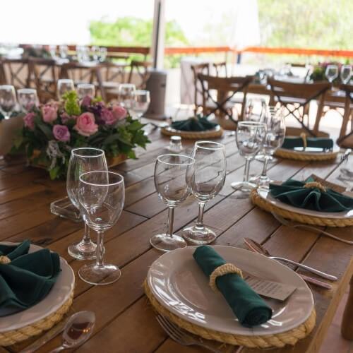 mesa para novios arreglo de flores