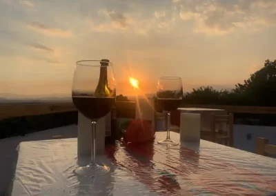 atardecer sobre la terraza del eden de tepoztlan