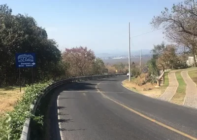 entrada sobre carretera al eden de tepoztlan